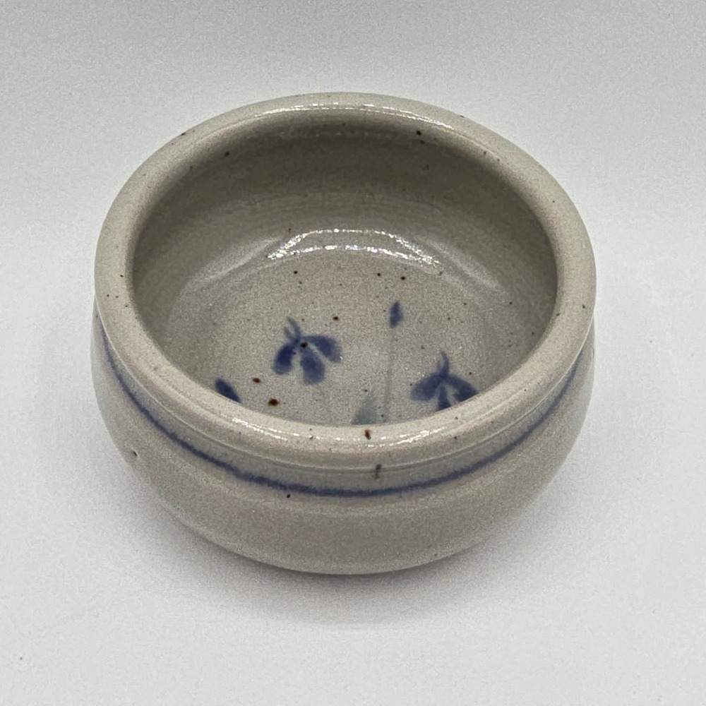 Vintage Hand Made Ceramic Pottery‎ Round Dish Bowl Hand Decorative Signed Reed